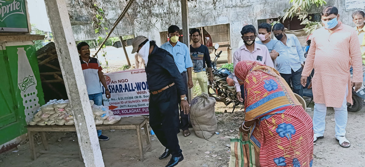 essential-items-distribution-by-ngo-in-kolaghat